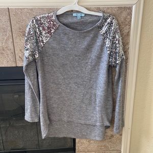 Gray long sleeve shirt
